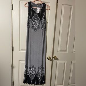 Cute summer maxi dress 2XL and fits like a small 1XL